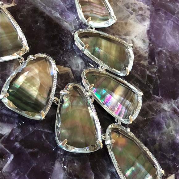 Kendra Scott Harlow Black Mother of Pearl necklace - Picture 2 of 8